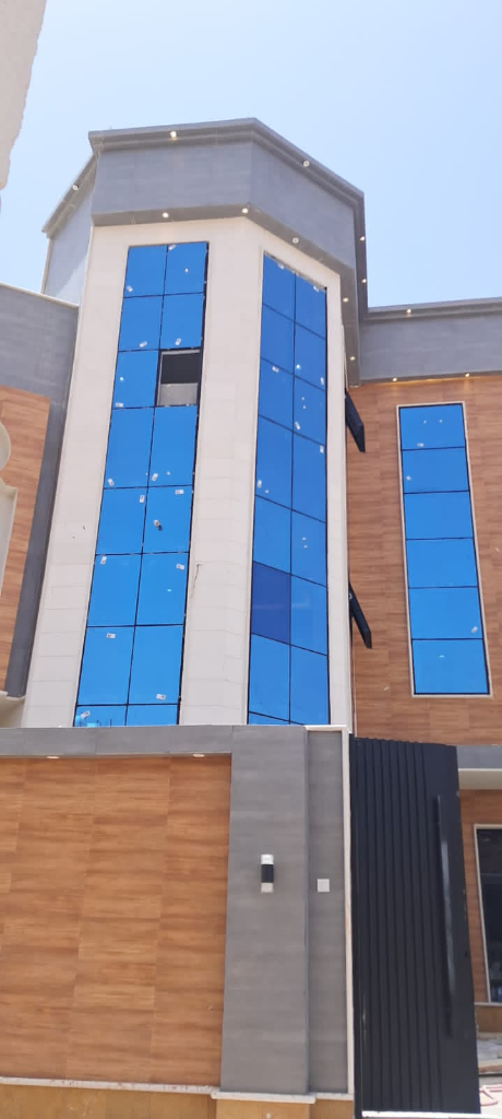 الألمونيوم والواجهات الزجاجية